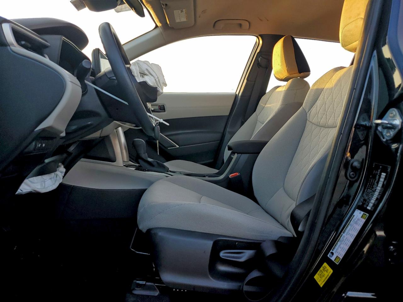 2025 TOYOTA COROLLA CROSS L photo 7