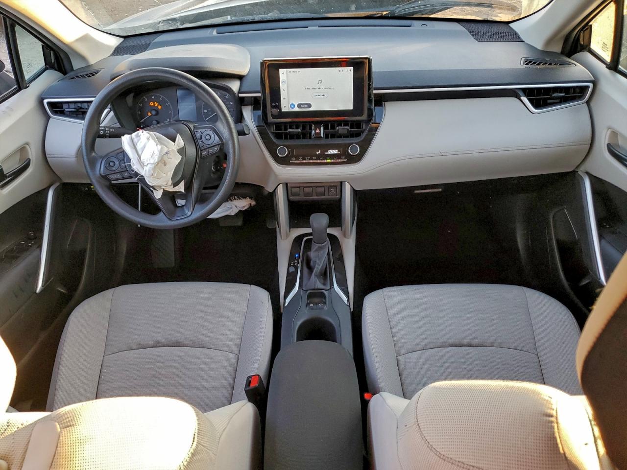 2025 TOYOTA COROLLA CROSS L photo 8