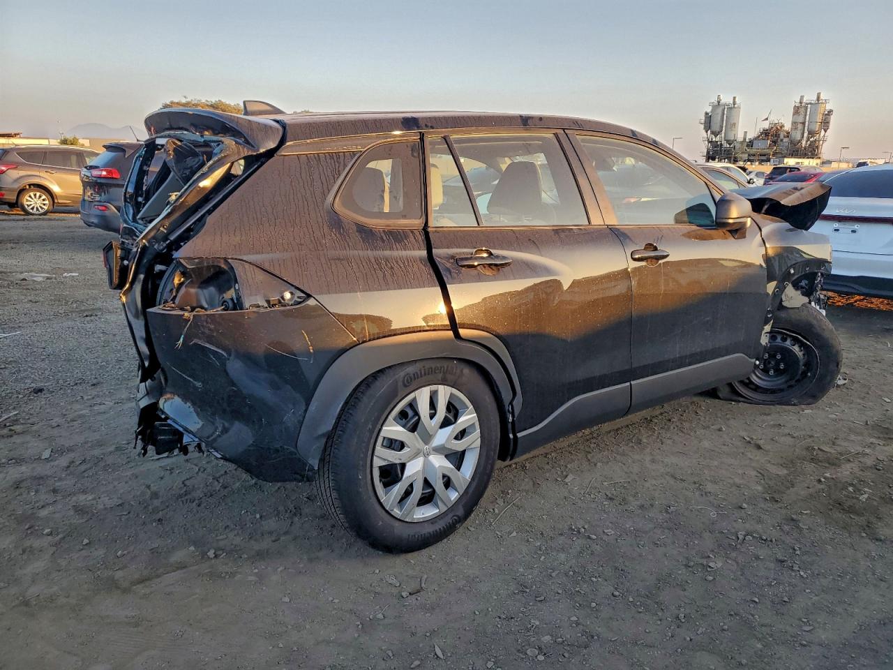2025 TOYOTA COROLLA CROSS L photo 3
