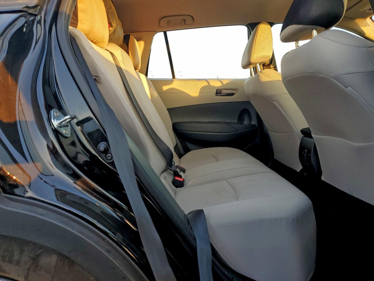 2025 TOYOTA COROLLA CROSS L photo 10