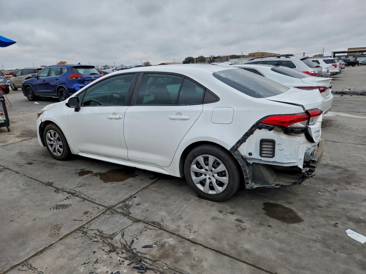 2021 TOYOTA COROLLA LE photo 2