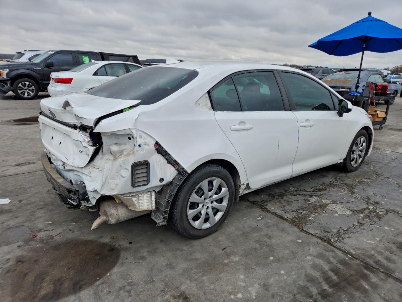2021 TOYOTA COROLLA LE photo 3