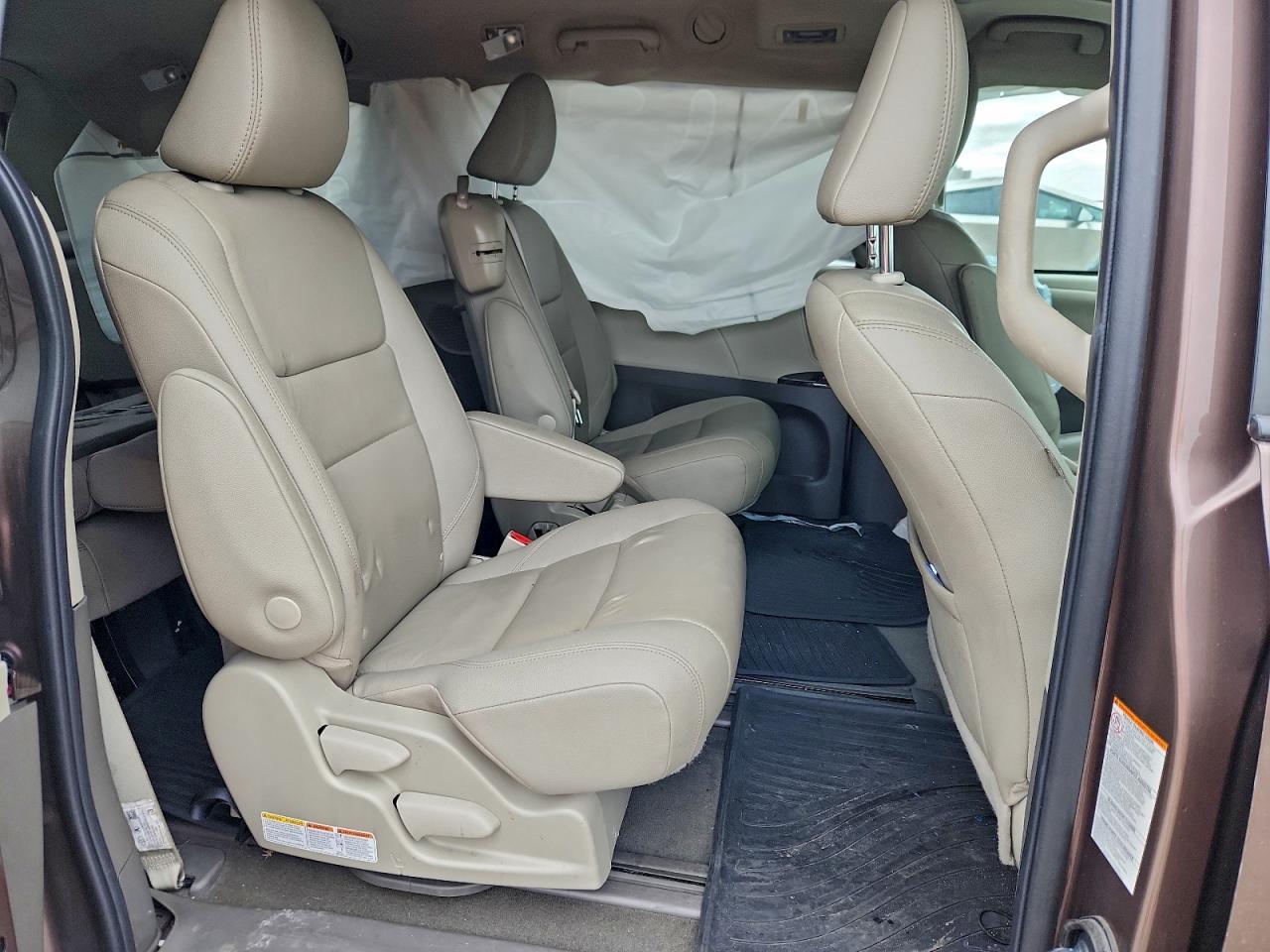 2020 TOYOTA SIENNA XLE photo 11