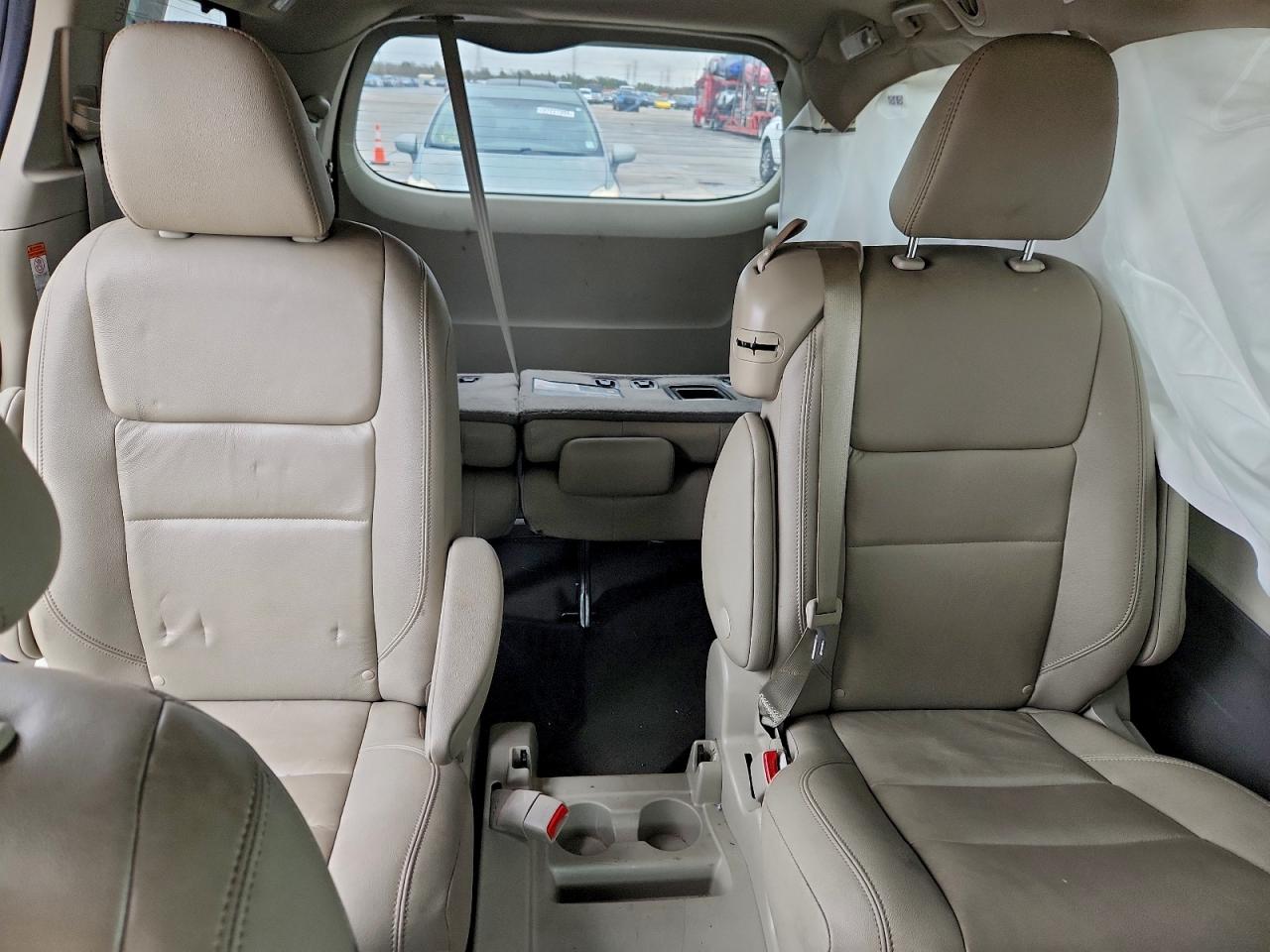 2020 TOYOTA SIENNA XLE photo 10