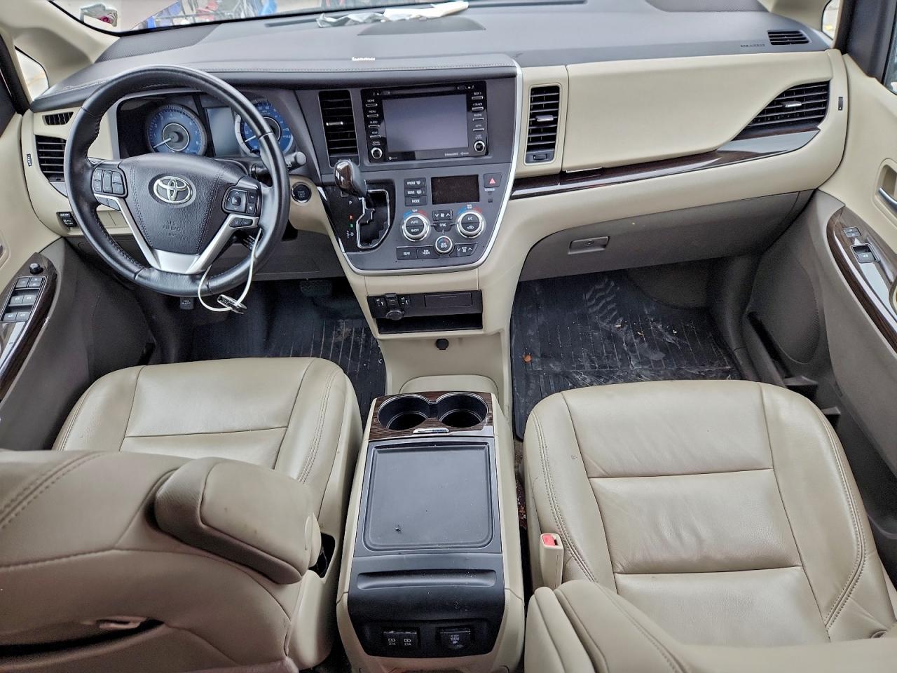 2020 TOYOTA SIENNA XLE photo 8