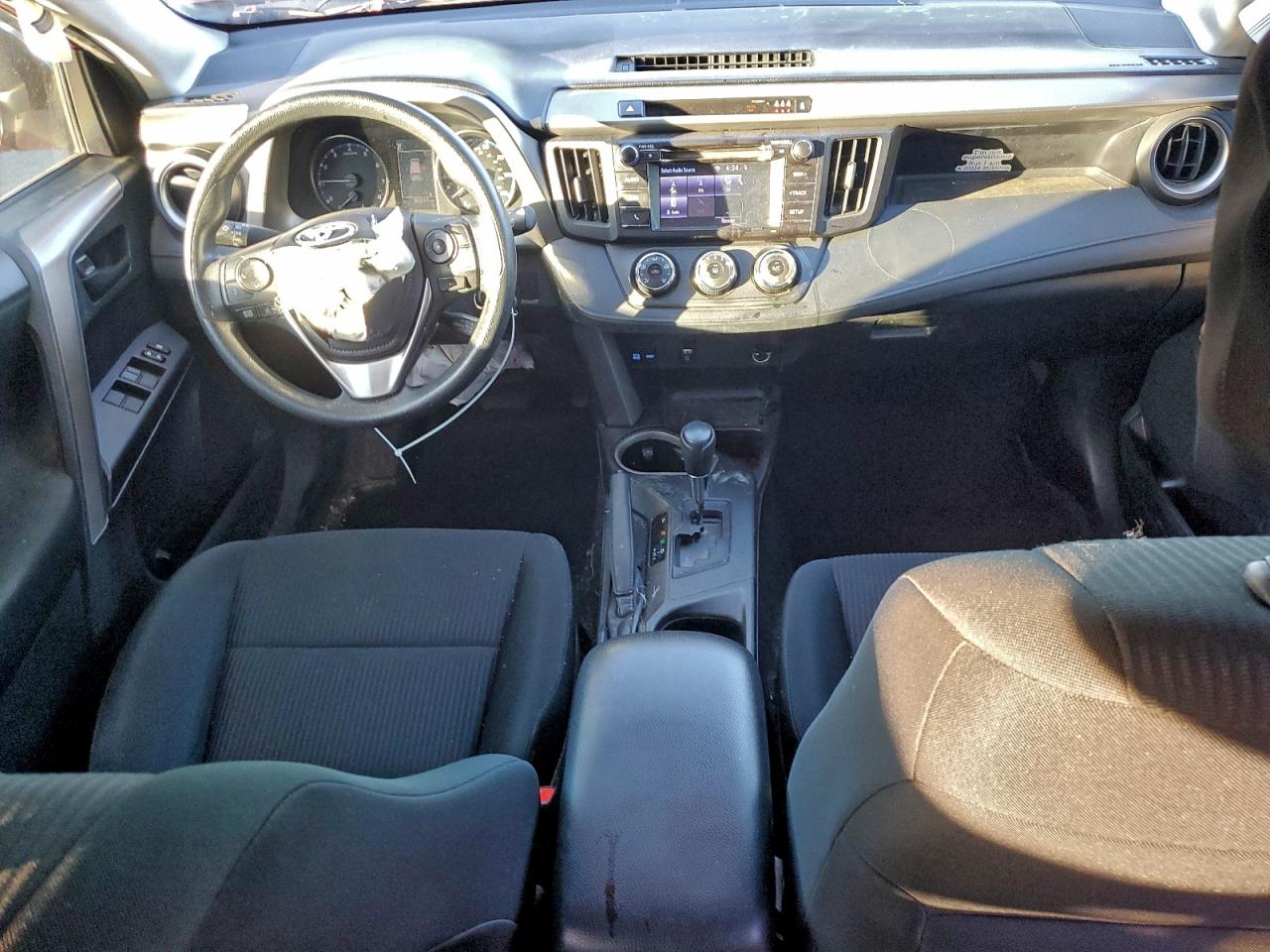2018 TOYOTA RAV4 LE photo 8