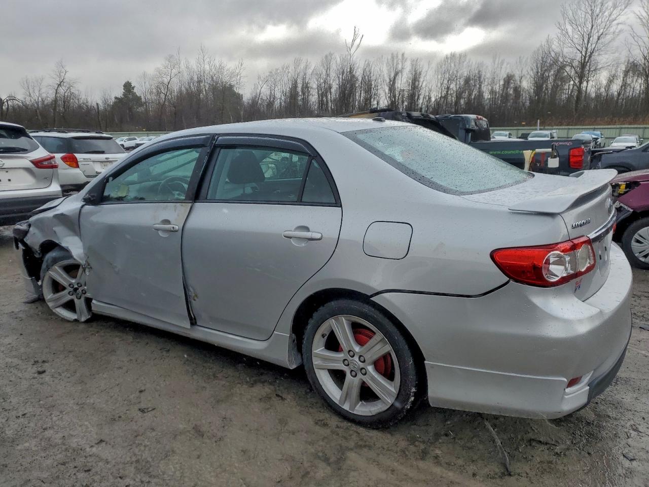 2013 TOYOTA COROLLA BASE photo 2