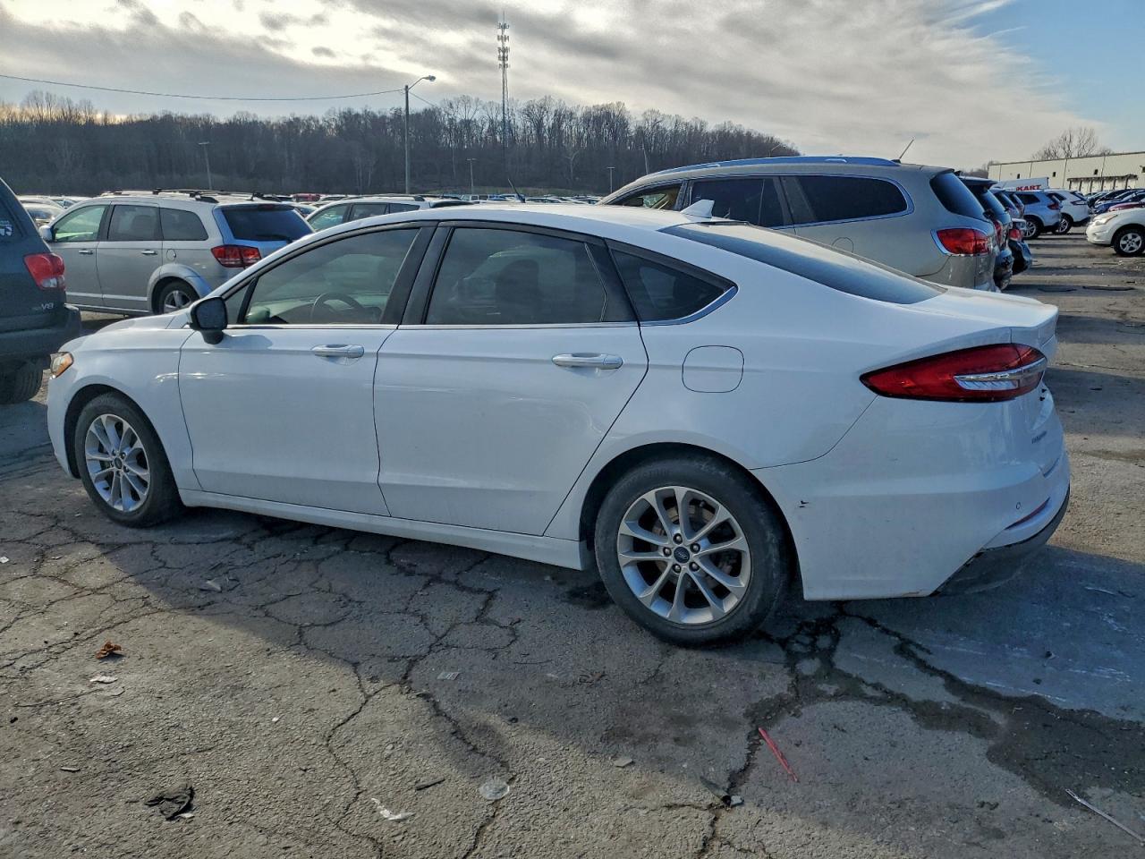 2019 FORD FUSION SE photo 2