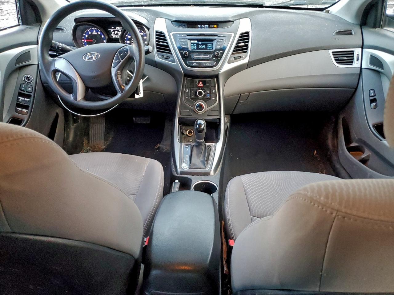 2016 HYUNDAI ELANTRA SE photo 8