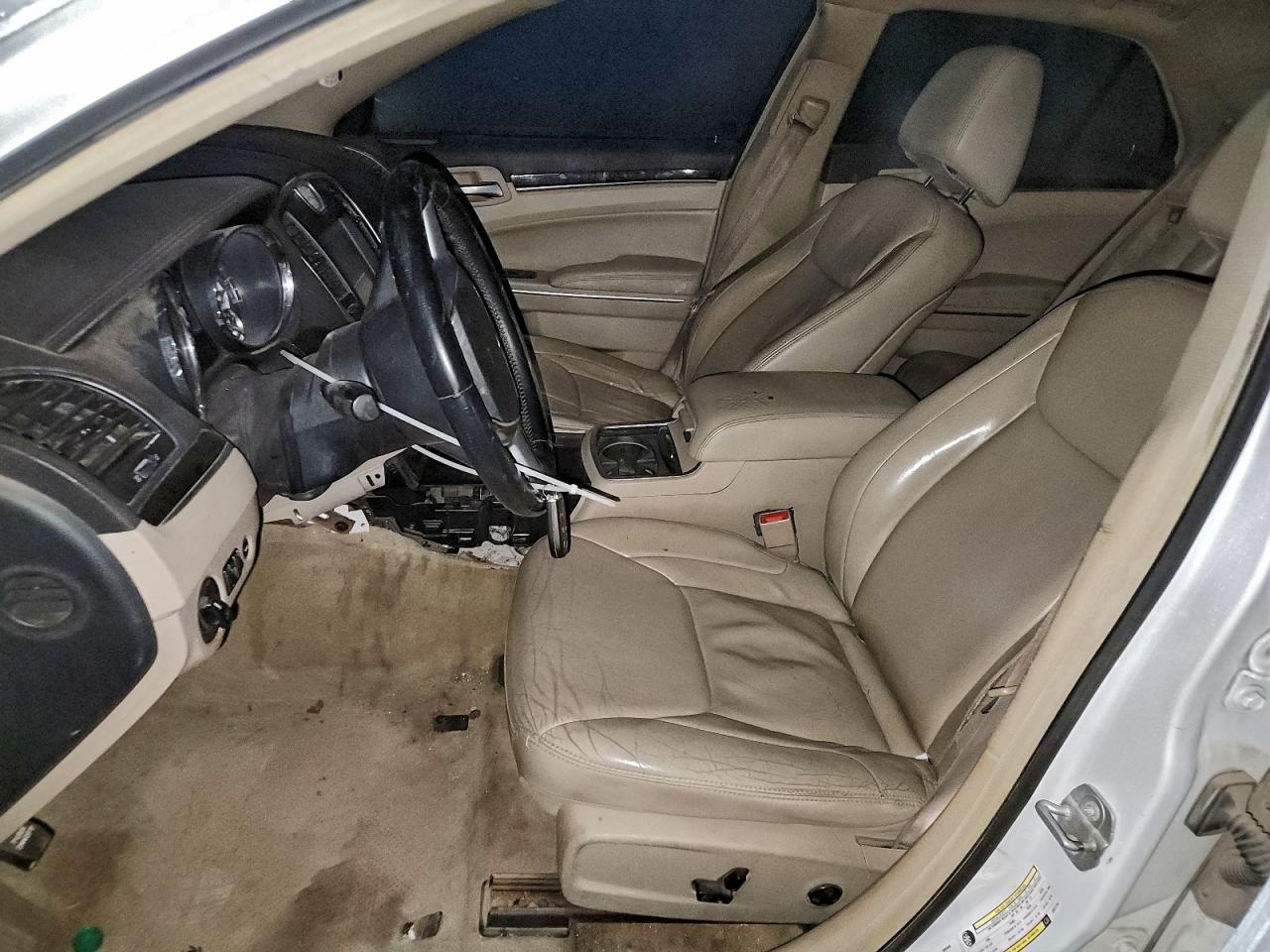 2014 CHRYSLER 300 photo 7