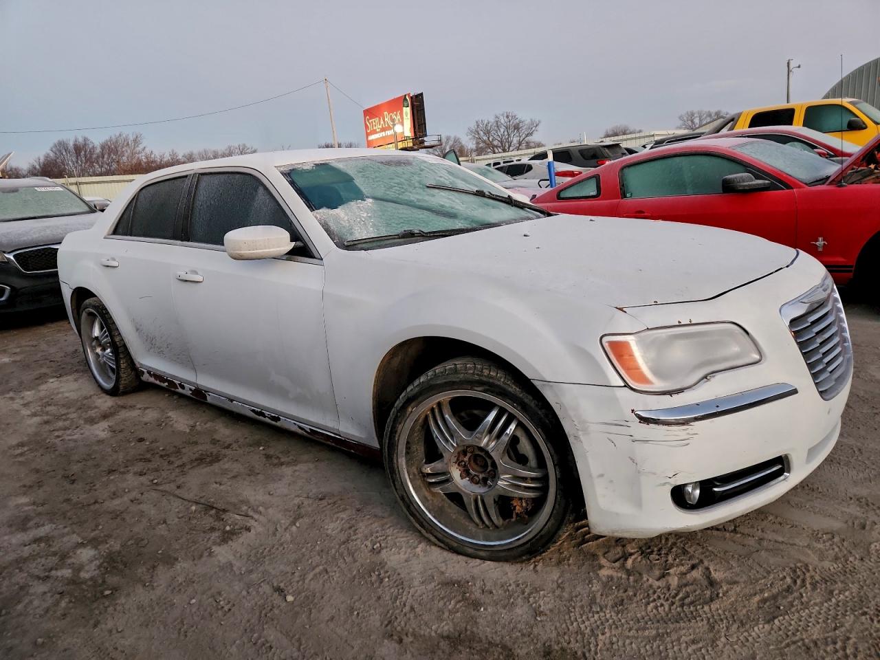 2014 CHRYSLER 300 photo 4