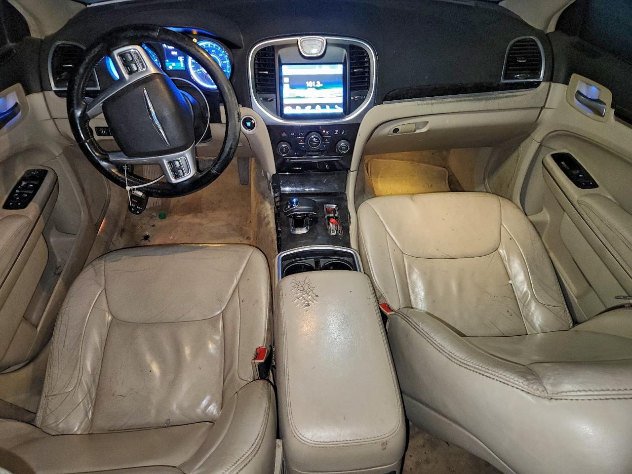 2014 CHRYSLER 300 photo 8