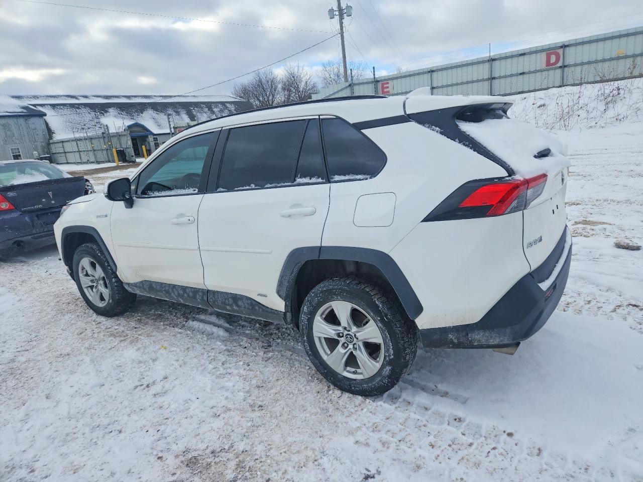 2019 TOYOTA RAV4 LE photo 2