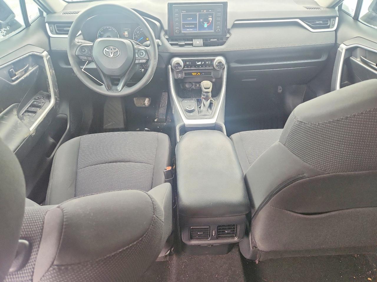 2019 TOYOTA RAV4 LE photo 8