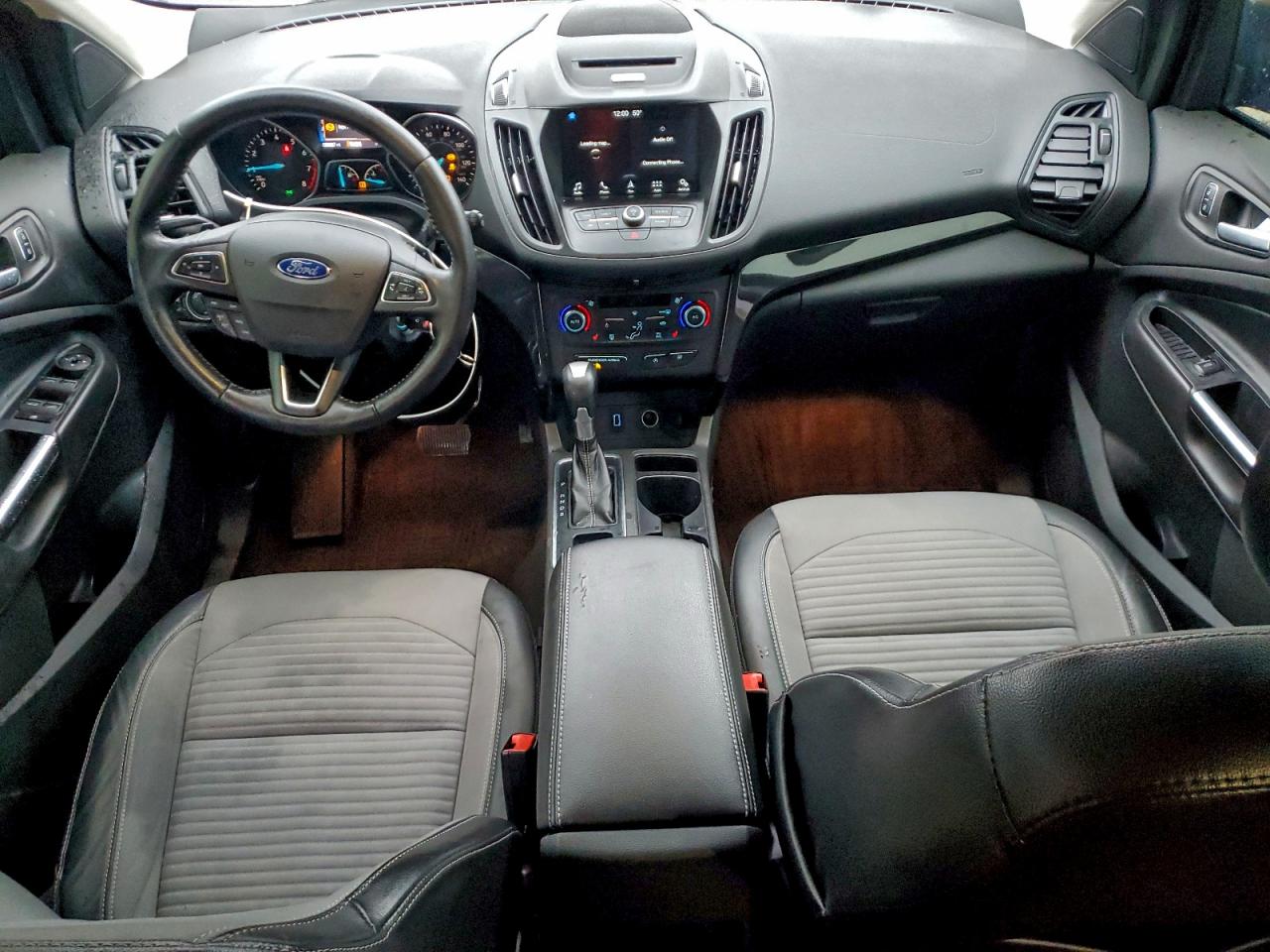 2017 FORD ESCAPE SE photo 8