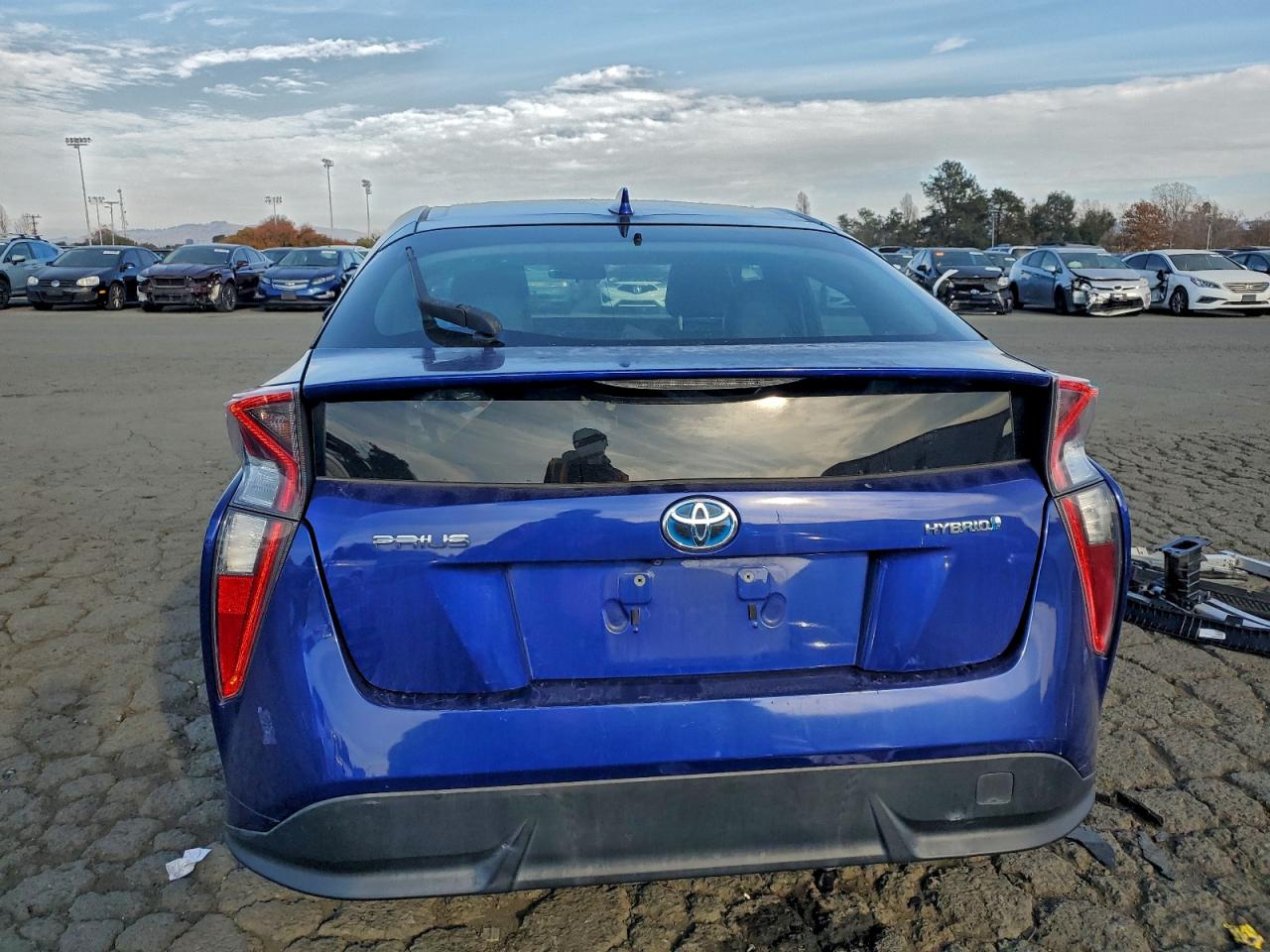 2017 TOYOTA PRIUS photo 6