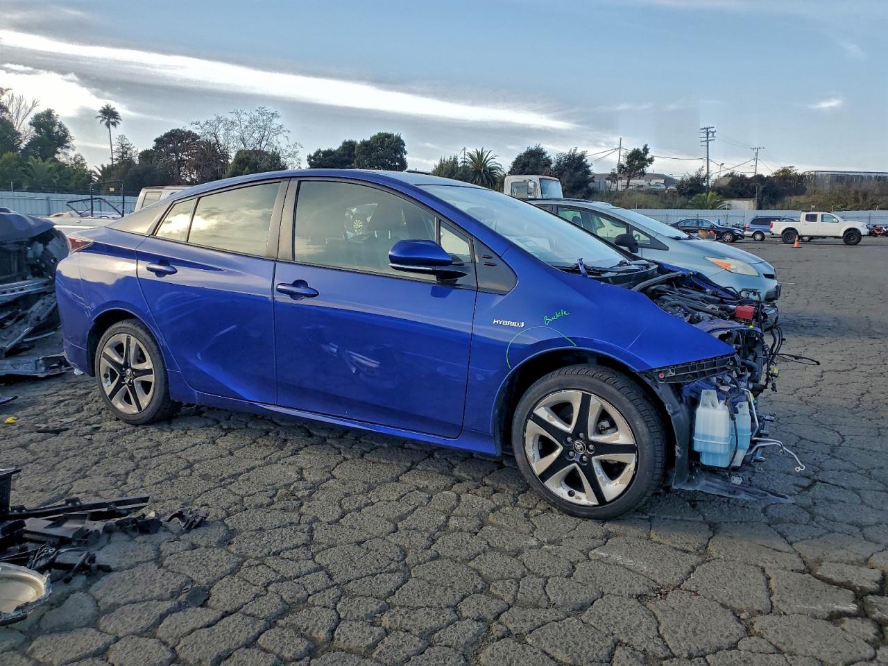 2017 TOYOTA PRIUS photo 4