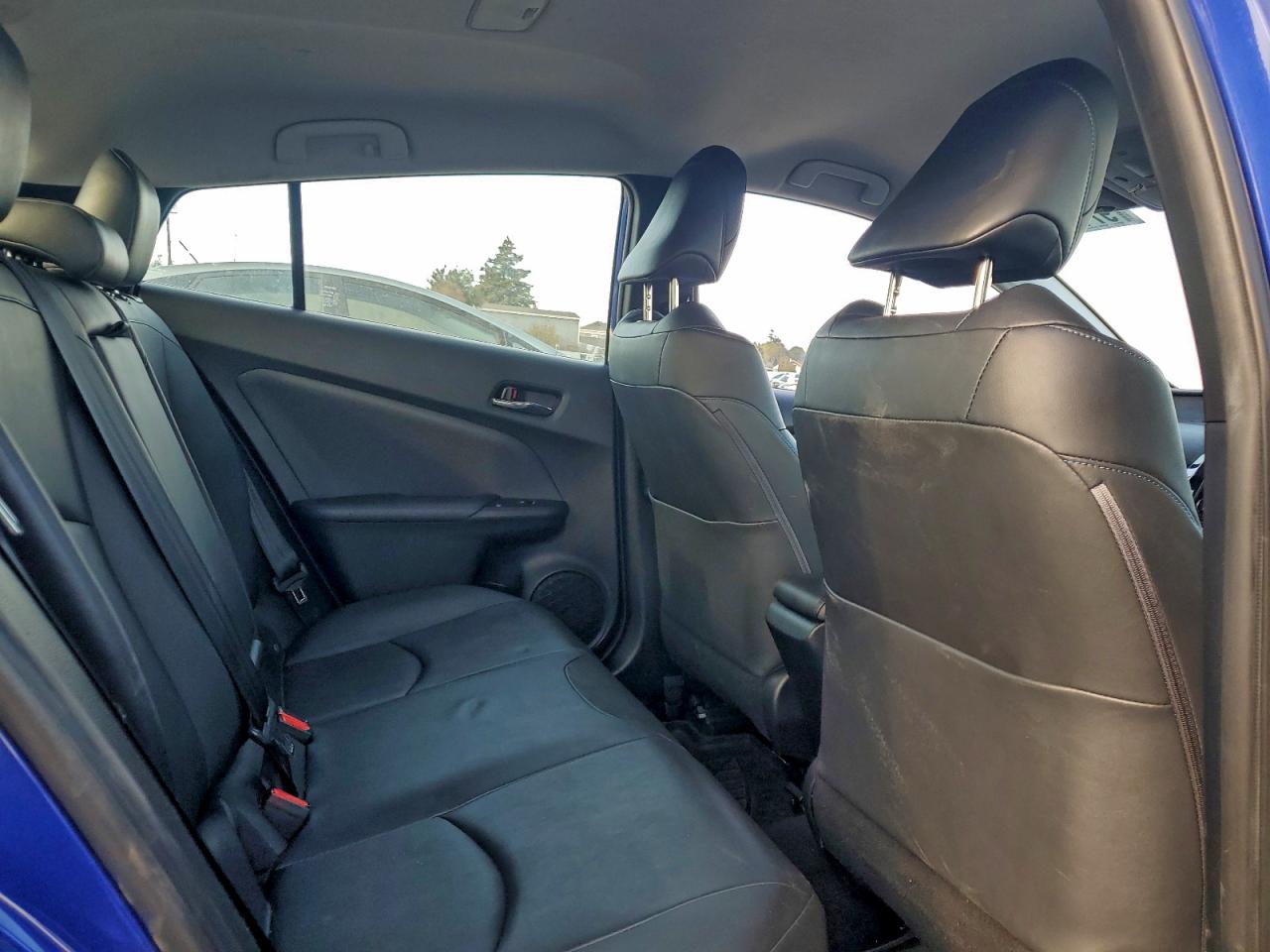 2017 TOYOTA PRIUS photo 10