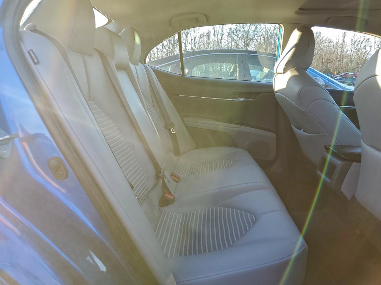 2019 TOYOTA CAMRY L photo 10