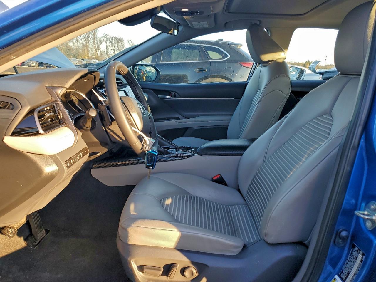 2019 TOYOTA CAMRY L photo 7