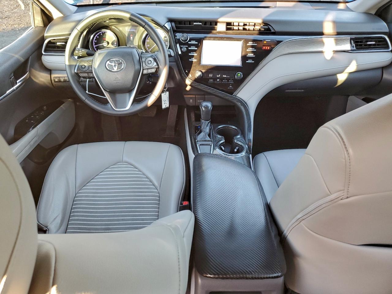 2019 TOYOTA CAMRY L photo 8