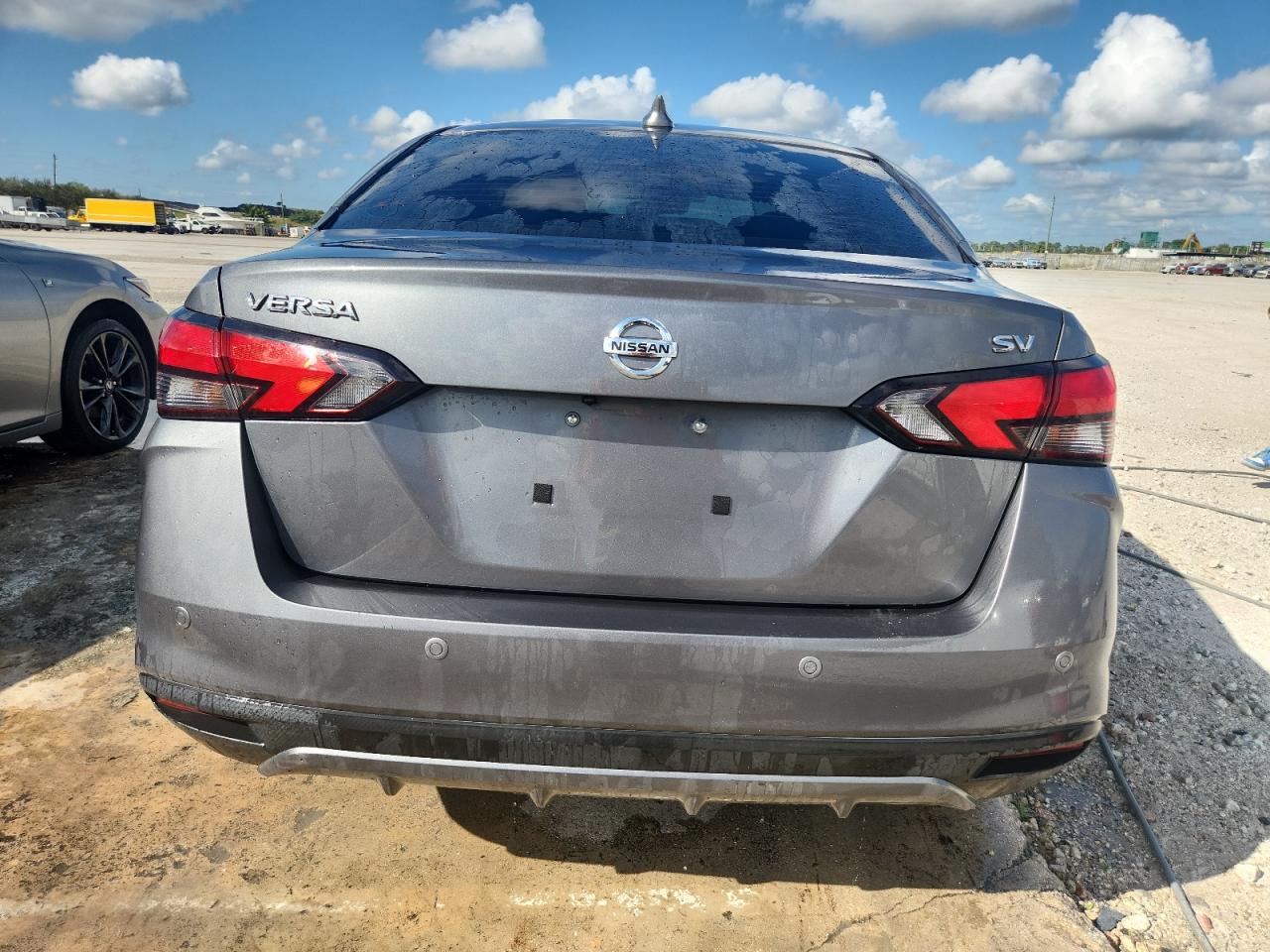 2021 NISSAN VERSA SV photo 6