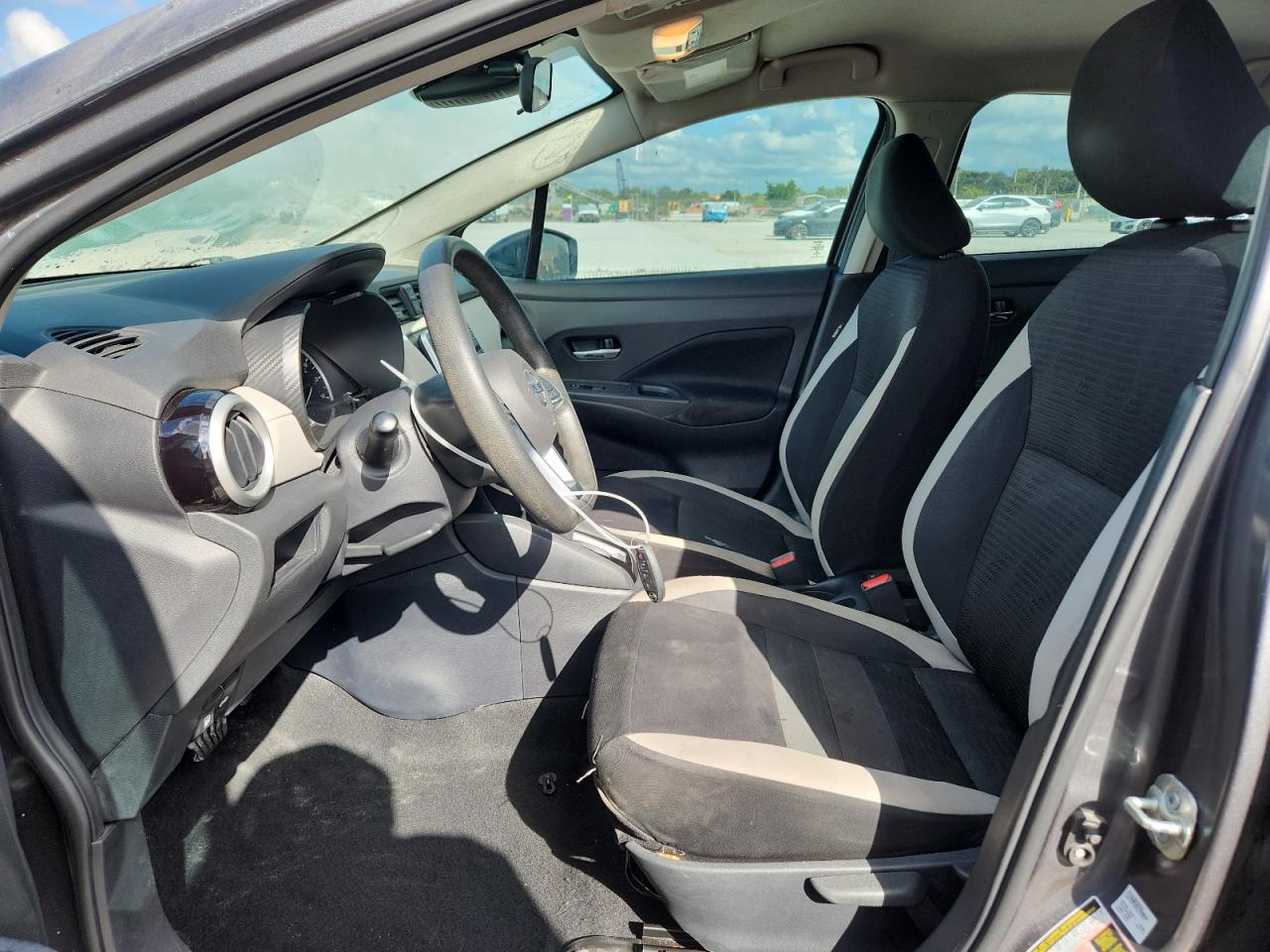 2021 NISSAN VERSA SV photo 7