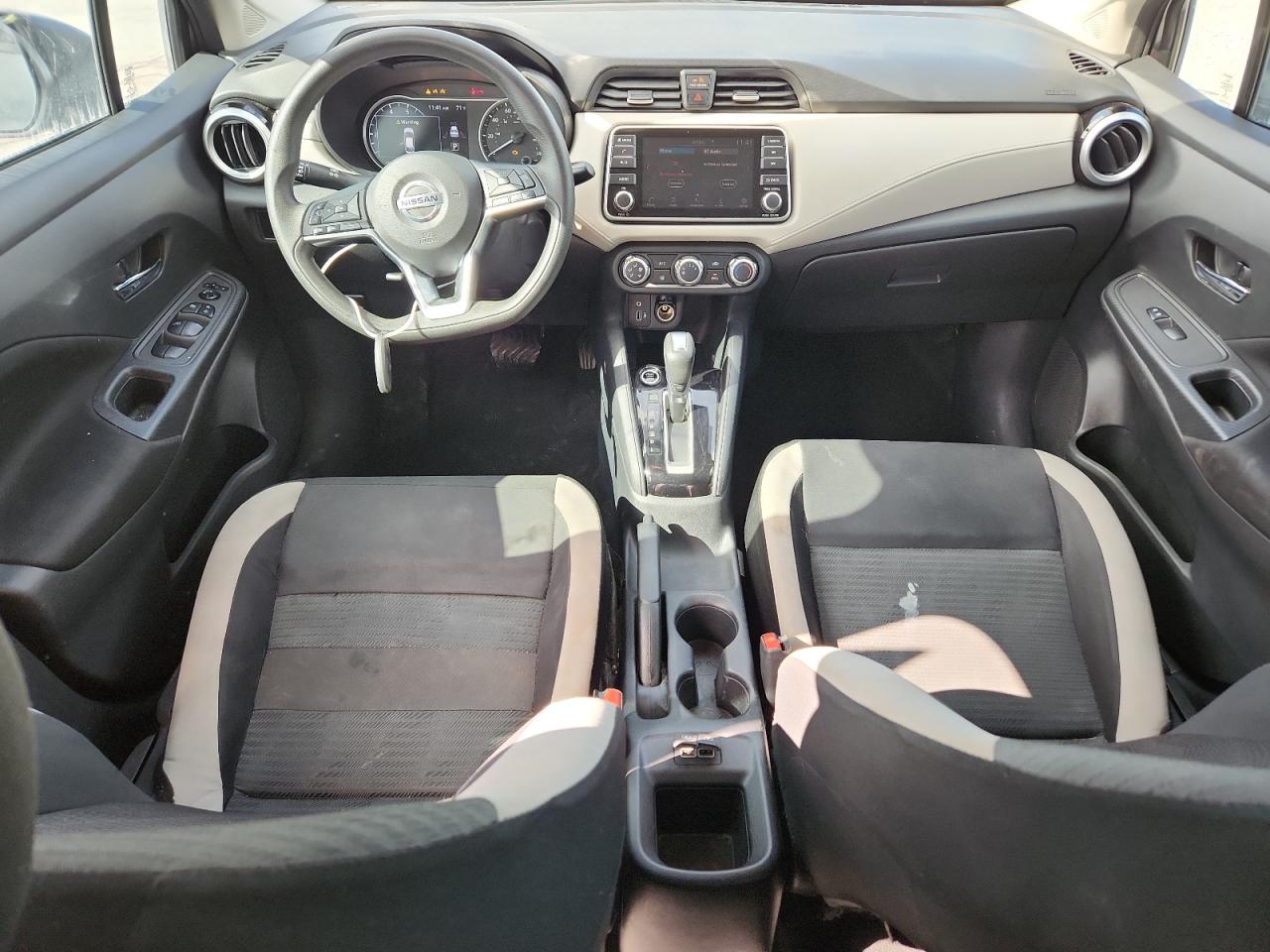 2021 NISSAN VERSA SV photo 8