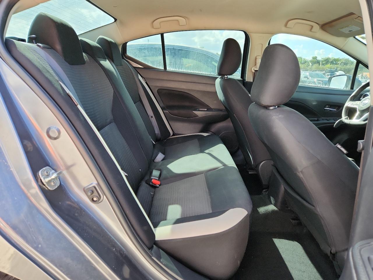 2021 NISSAN VERSA SV photo 10