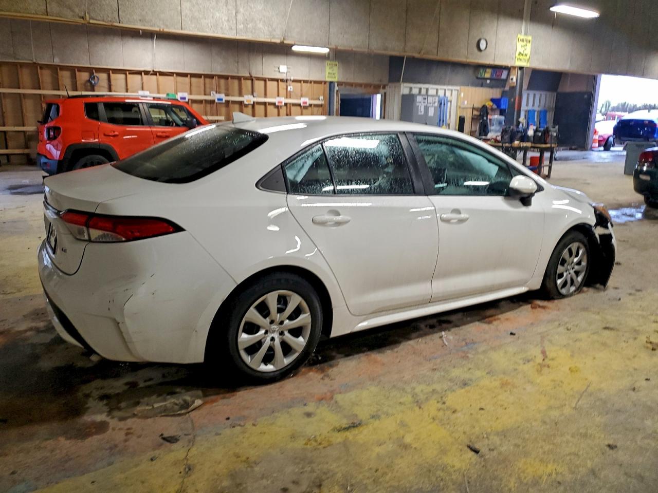2021 TOYOTA COROLLA LE photo 3