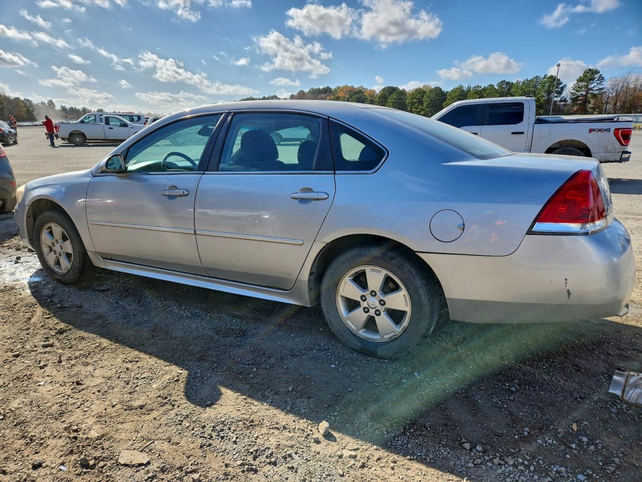 2010 CHEVROLET IMPALA LT photo 2