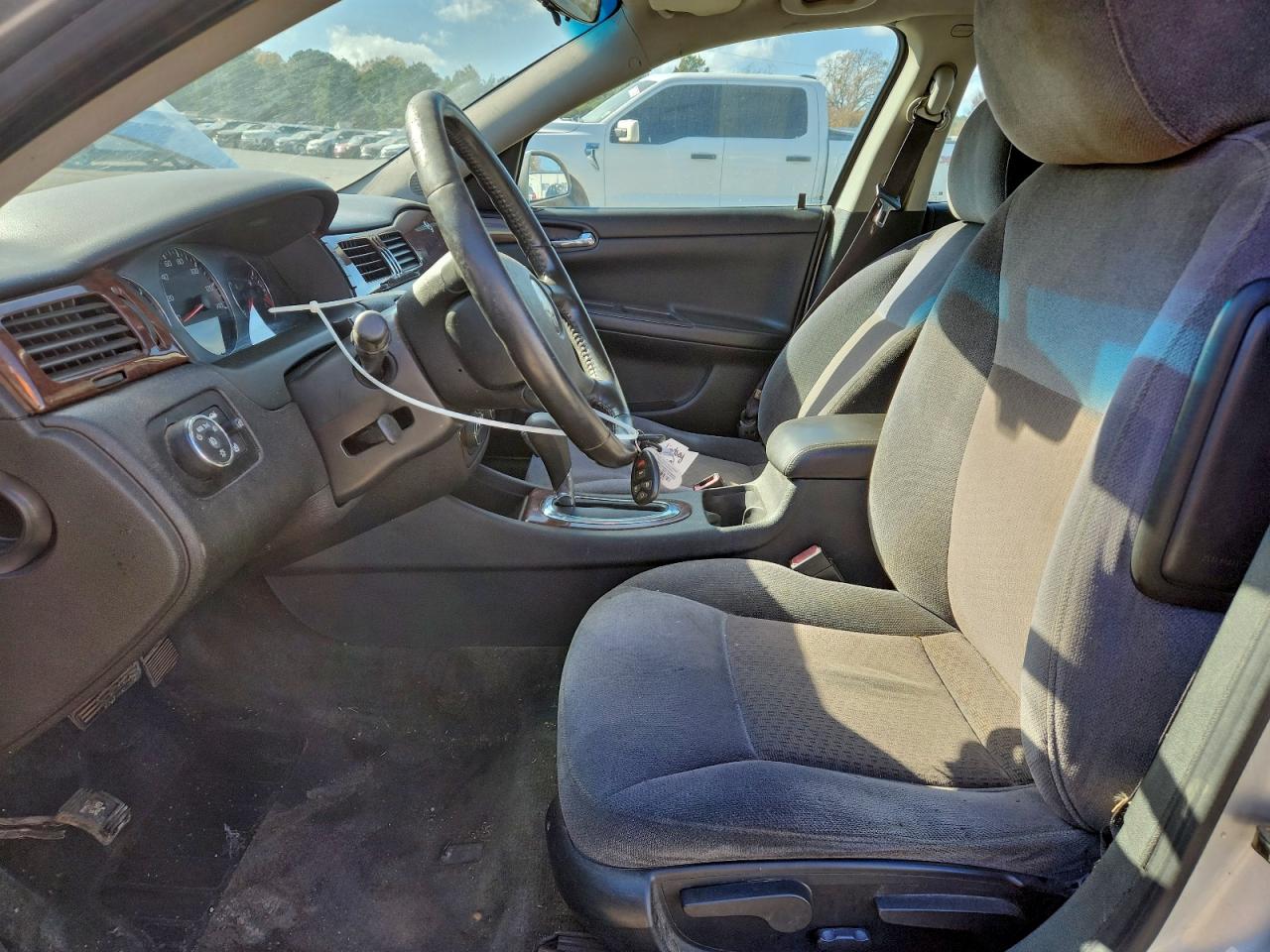 2010 CHEVROLET IMPALA LT photo 7