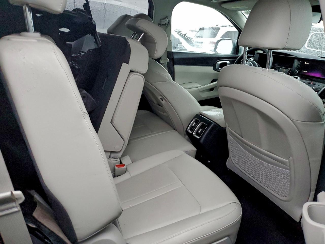 2022 KIA SORENTO S photo 10