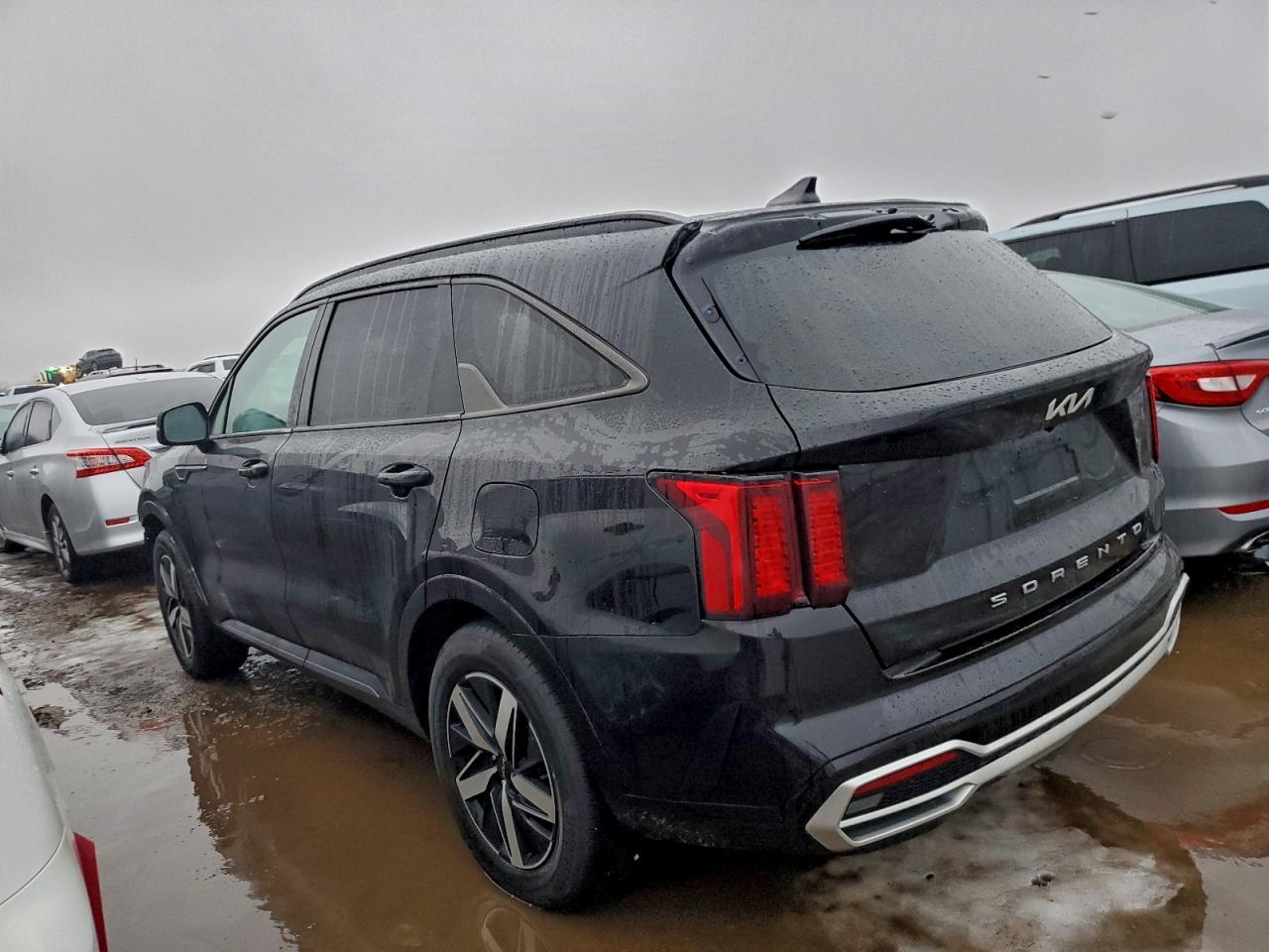 2022 KIA SORENTO S photo 2
