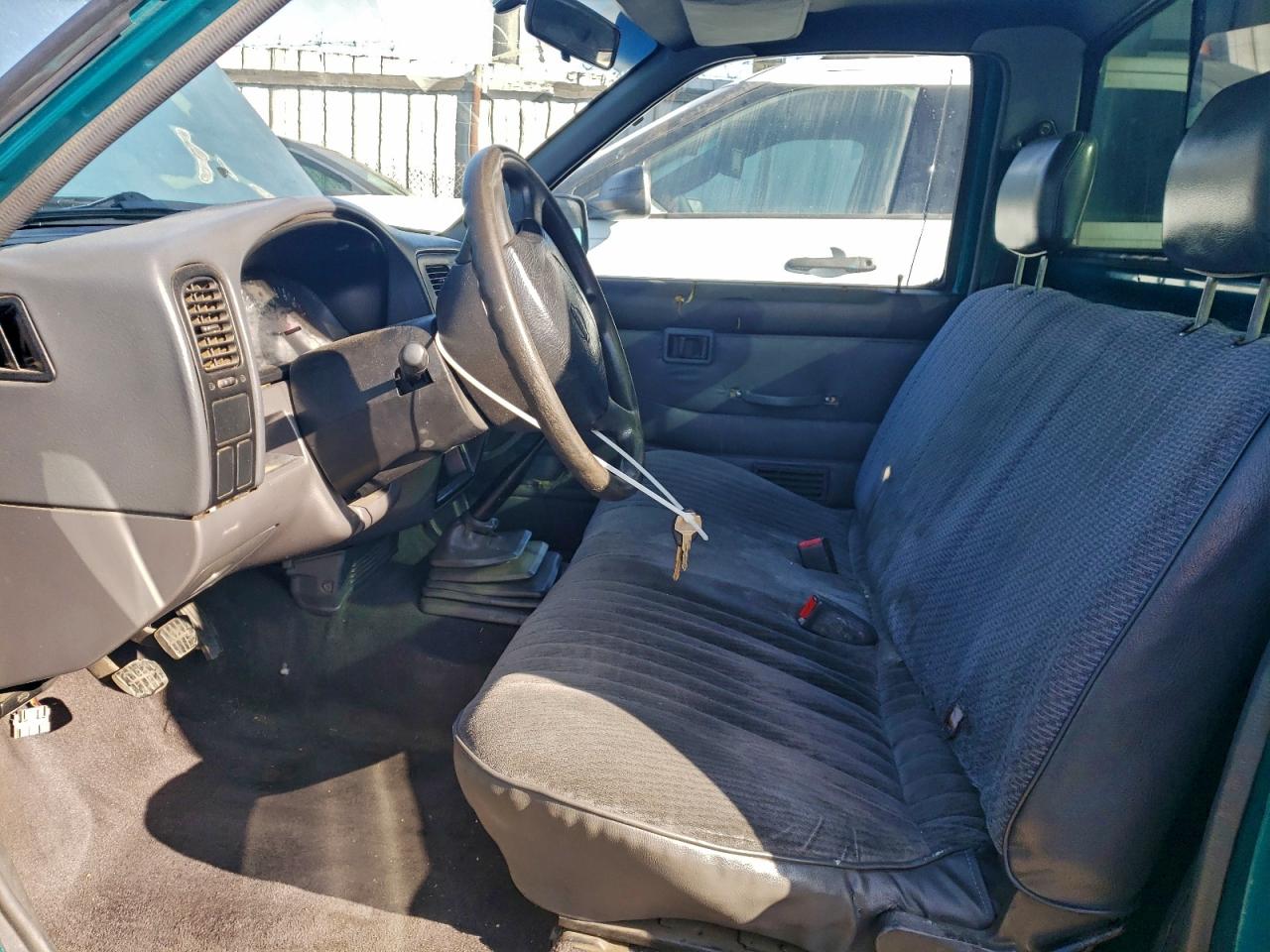 1997 NISSAN TRUCK BASE photo 7