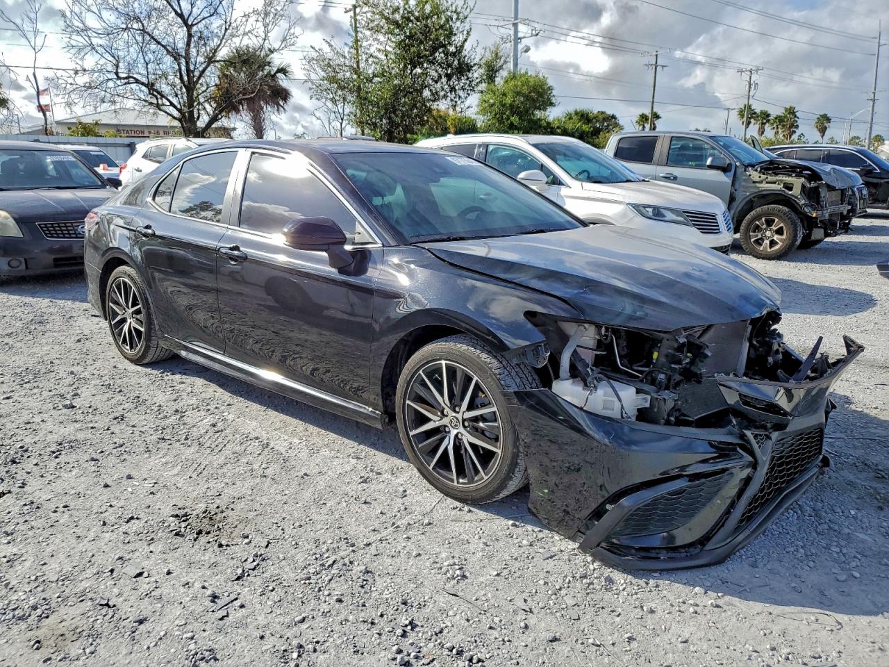 2021 TOYOTA CAMRY SE photo 4
