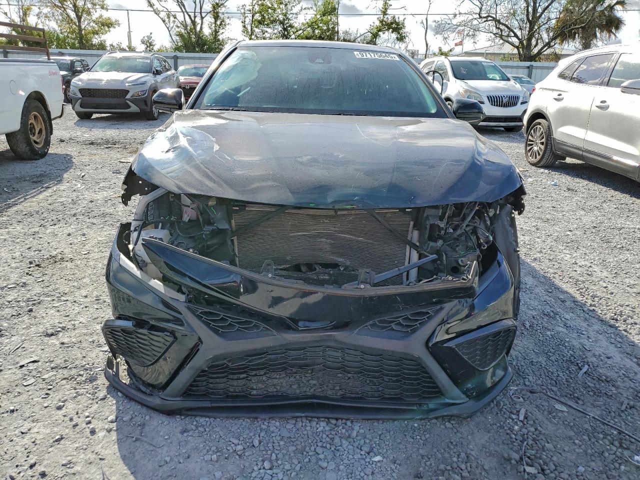 2021 TOYOTA CAMRY SE photo 5