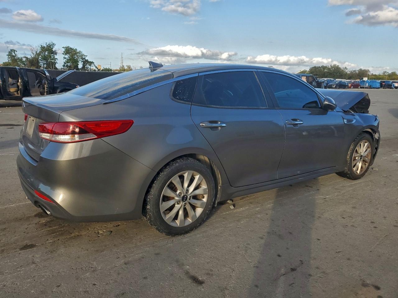 2016 KIA OPTIMA LX photo 3
