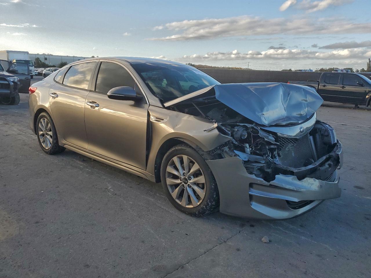 2016 KIA OPTIMA LX photo 4