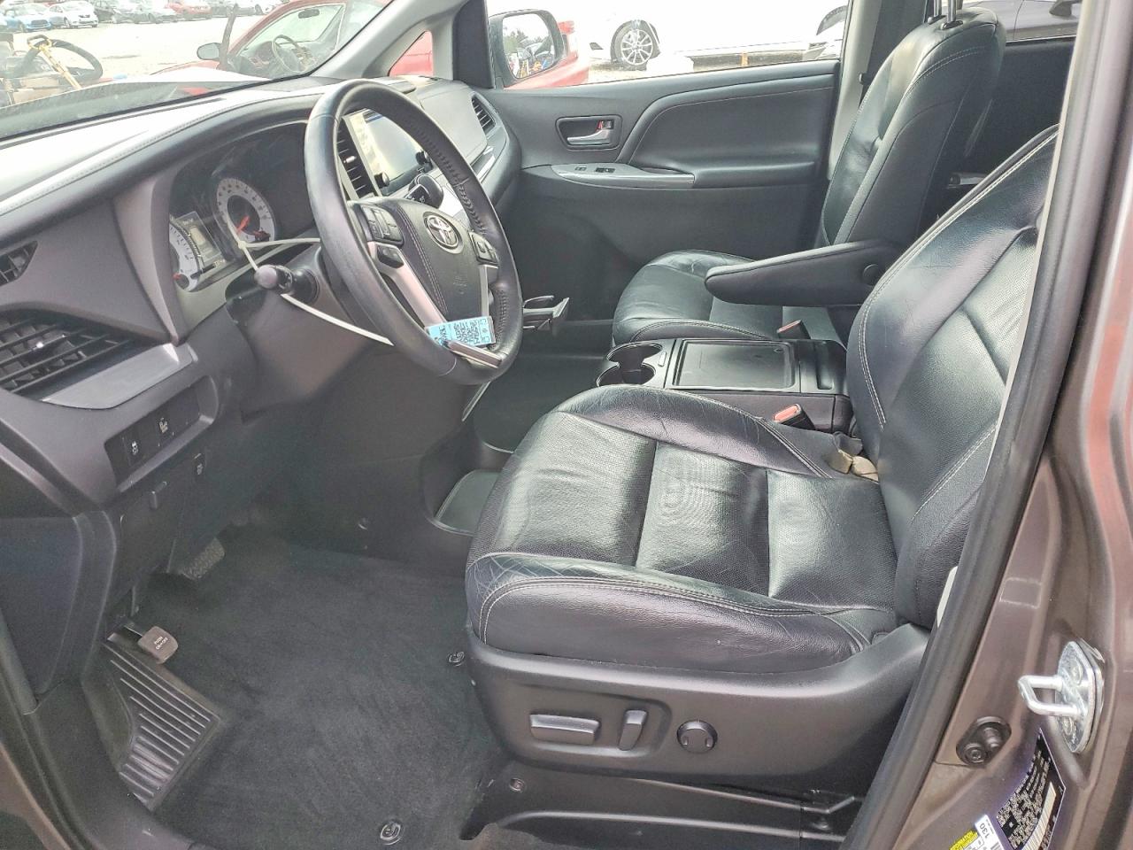 2016 TOYOTA SIENNA SE photo 7