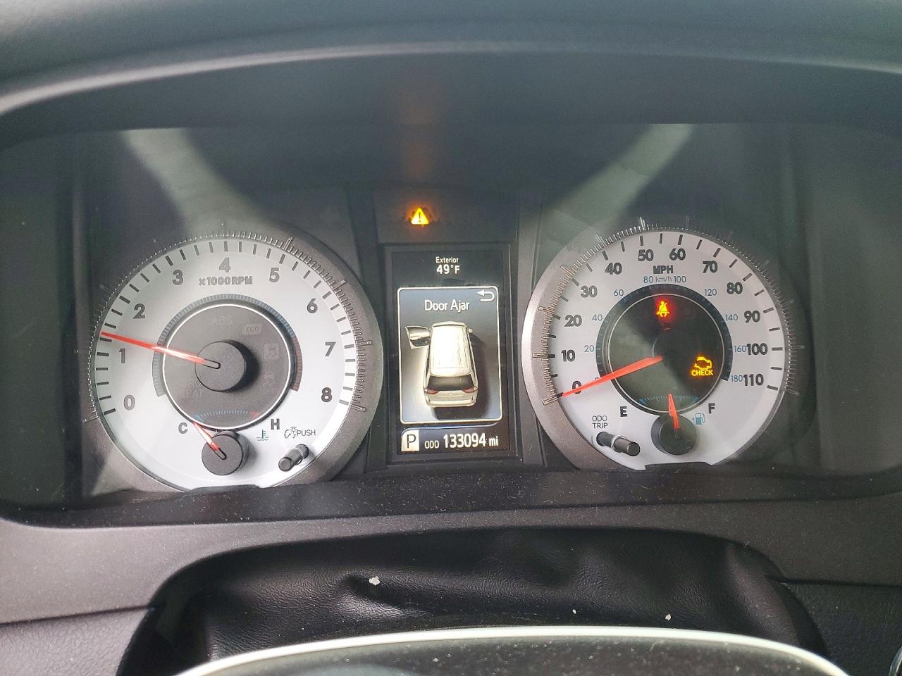 2016 TOYOTA SIENNA SE photo 9