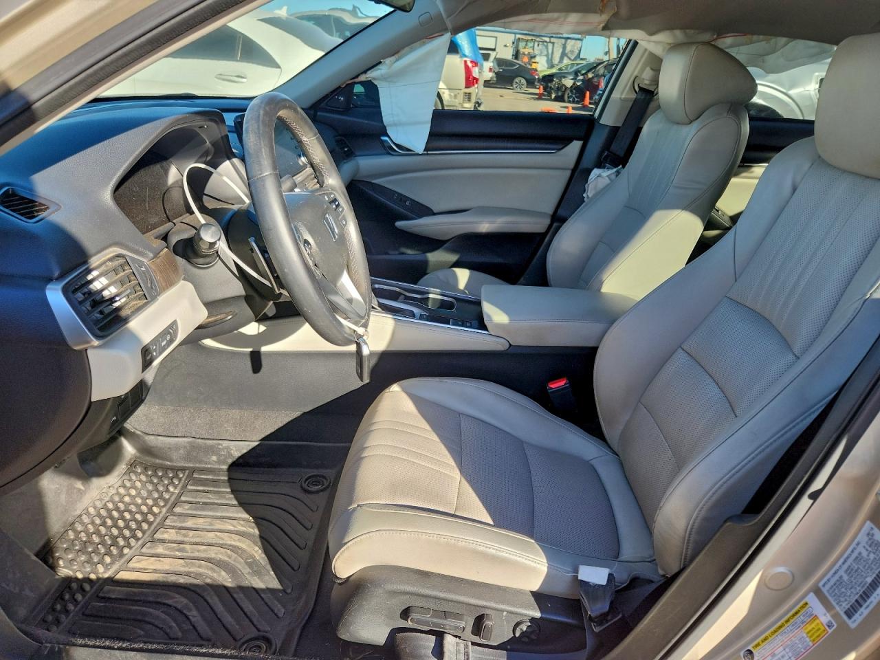 2018 HONDA ACCORD TOURING photo 7