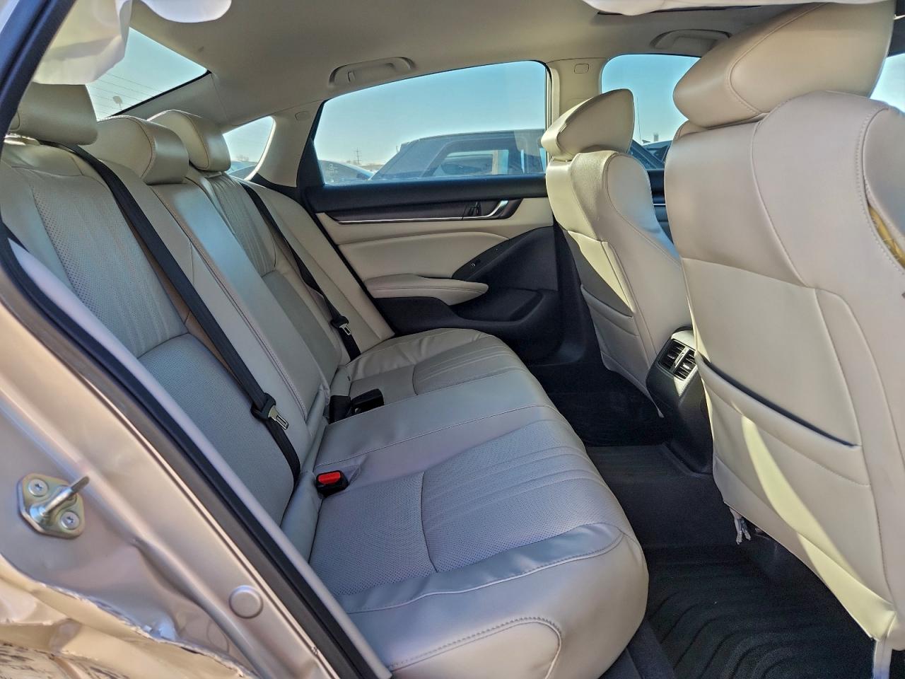 2018 HONDA ACCORD TOURING photo 10