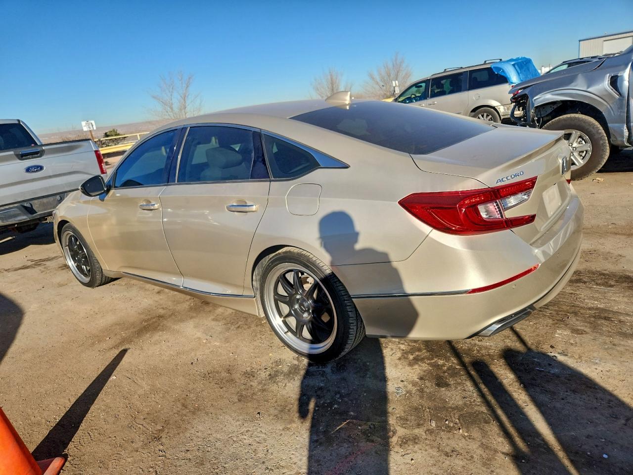2018 HONDA ACCORD TOURING photo 2