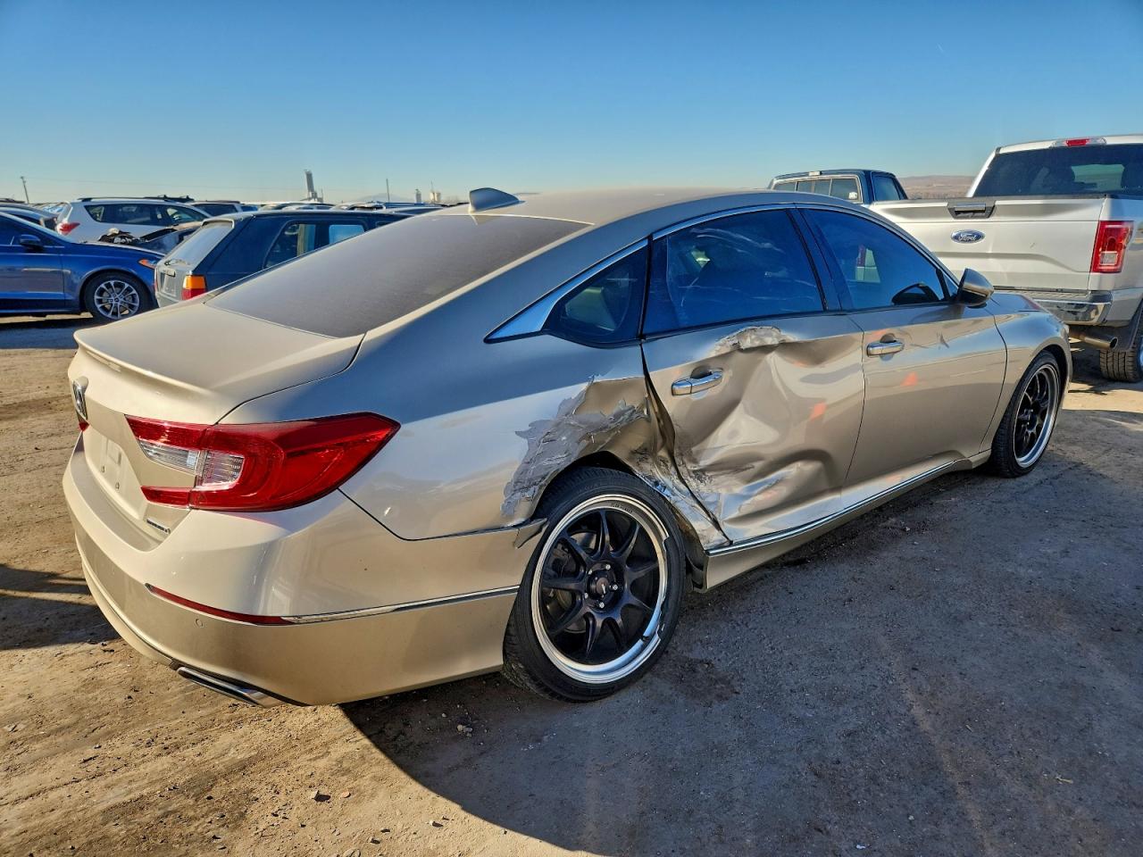 2018 HONDA ACCORD TOURING photo 3