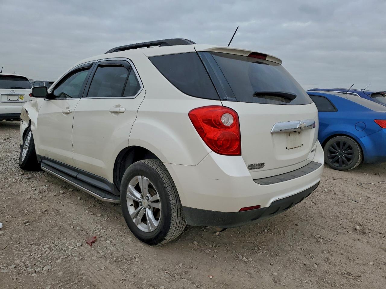 2015 CHEVROLET EQUINOX LT photo 2
