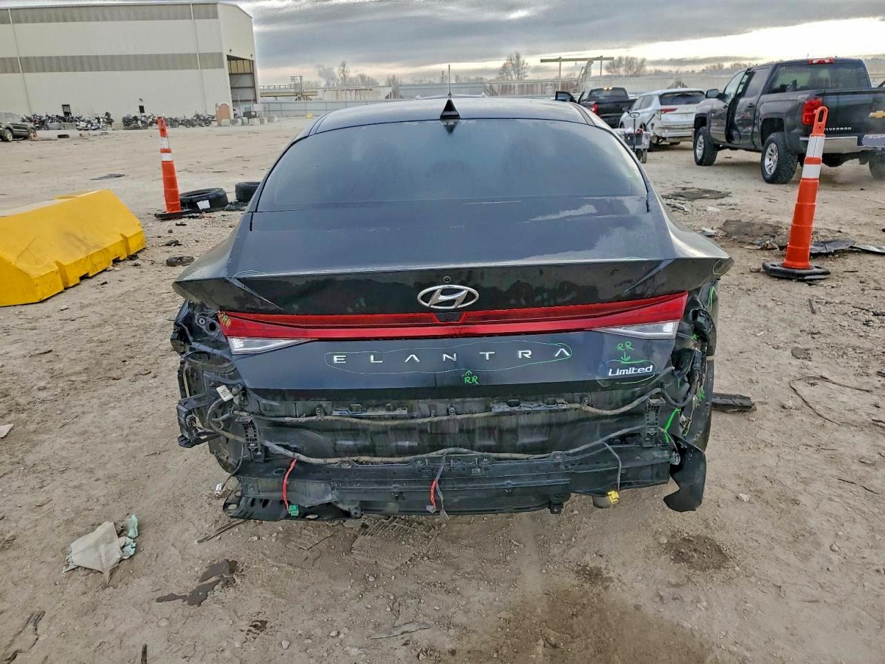 2023 HYUNDAI ELANTRA LIMITED photo 6
