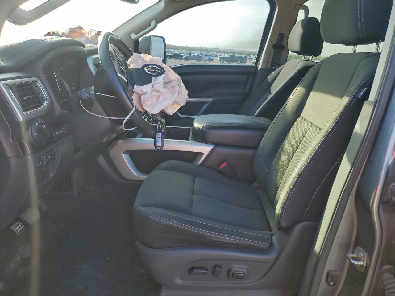 2017 NISSAN TITAN XD SL photo 7