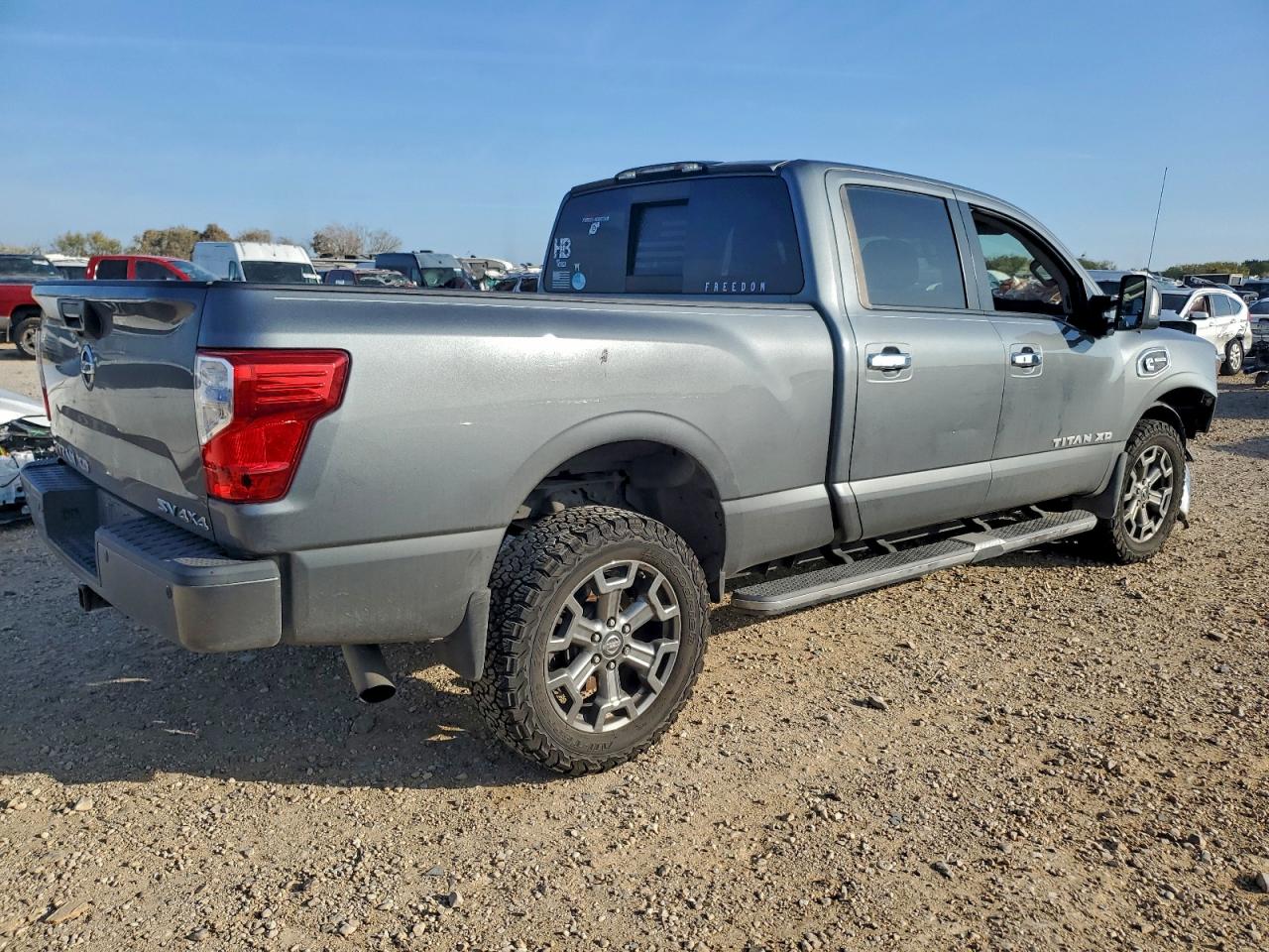 2017 NISSAN TITAN XD SL photo 3
