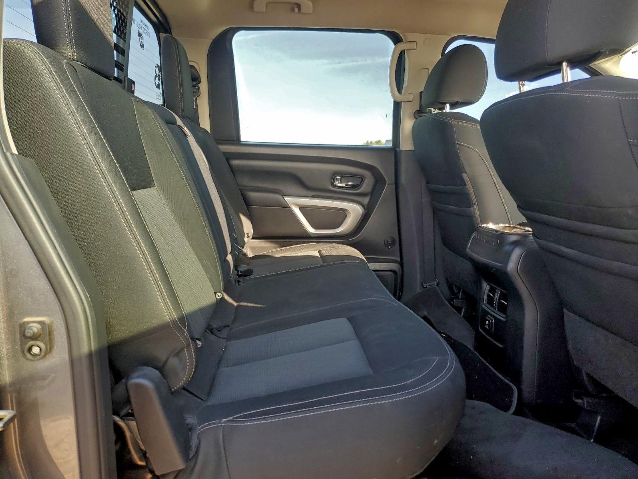 2017 NISSAN TITAN XD SL photo 10